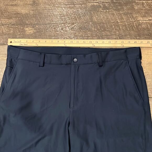 Greg Norman Men's Elastic Waistband Flat Front Golf Short Dark Navy Size 40 - Picture 3 of 10